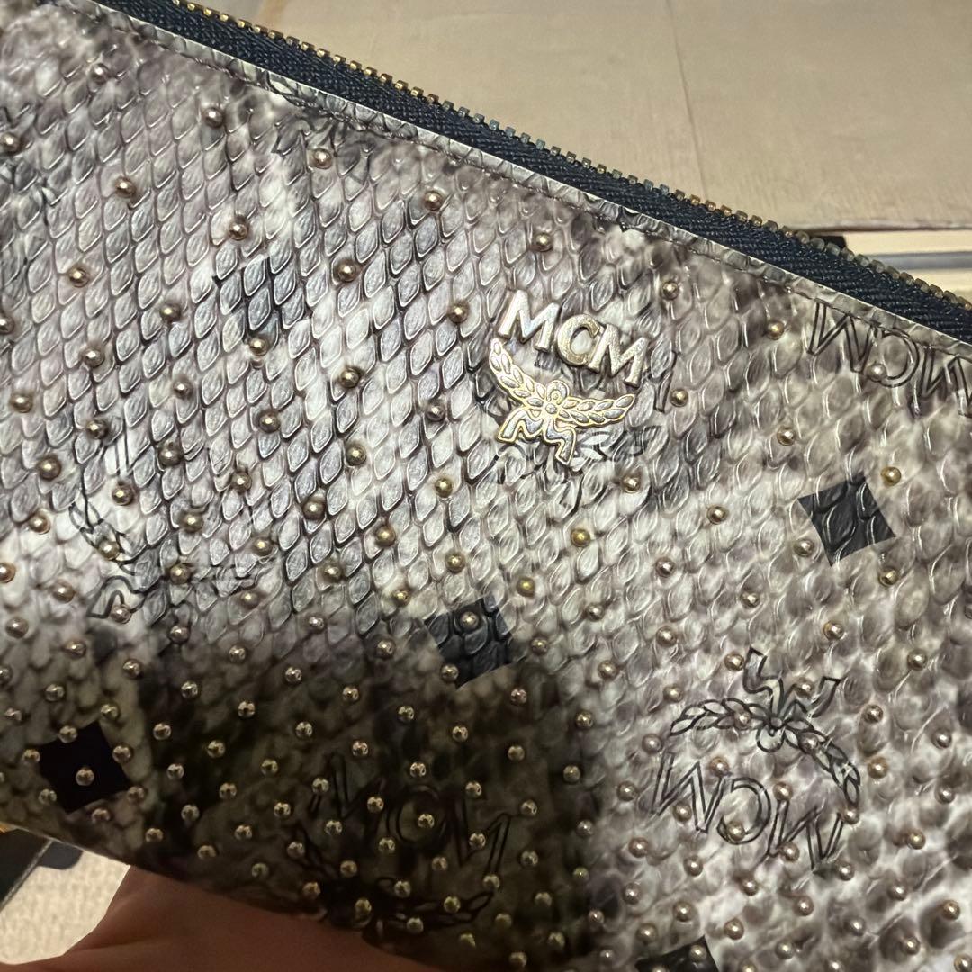 MCM エンボス加工 長財布 グレー系　美品