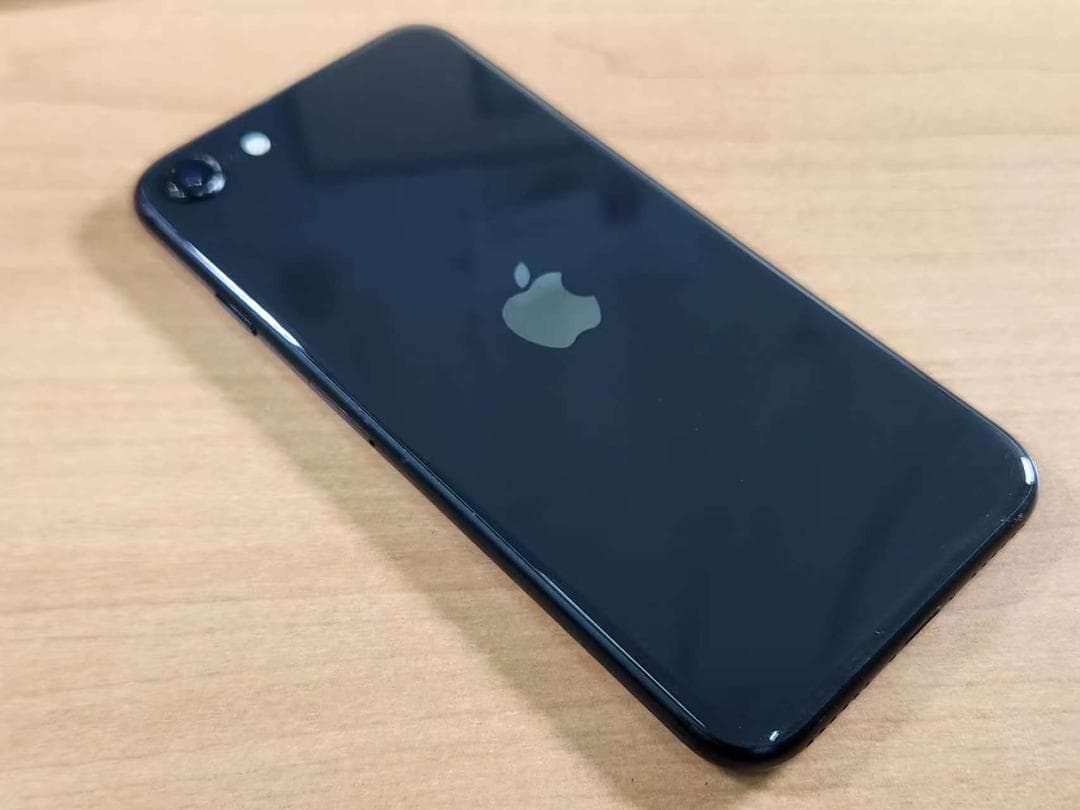 020500C iPhone SE A2296 64GB 最大容量88%