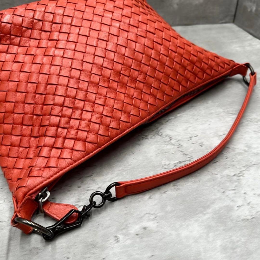 ボッテガヴェネタ イントレチャート ワンショルダーバッグ オールレザー 本革