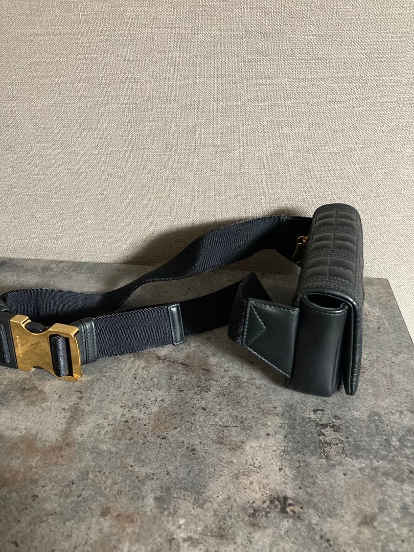 バーバリー Burberry ブラック キルティング ボディバッグ