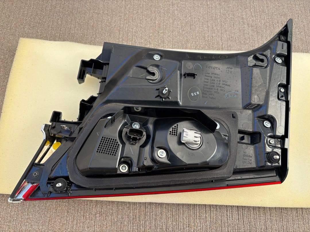 30アルファード前期　純正テールランプ ＋リアガーニッシュ　セット