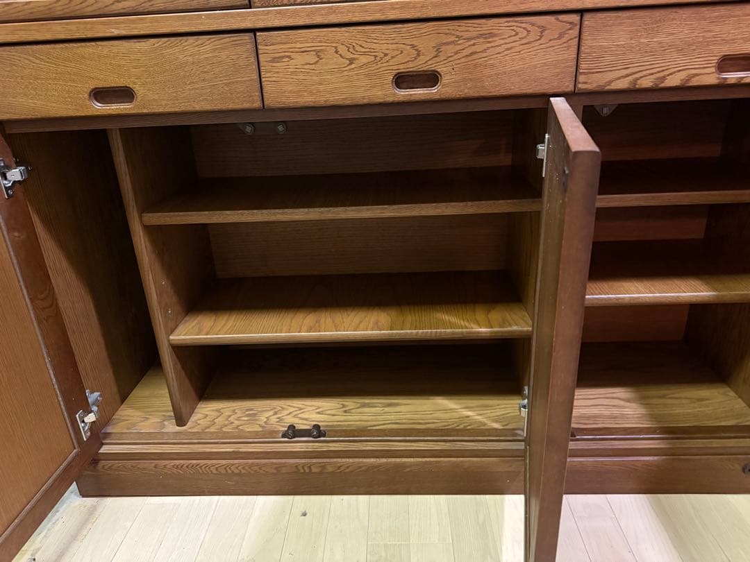 府中家具 食器棚 食器収納 引き戸 ガラス扉 楢材 無垢 木製 キッチン収納