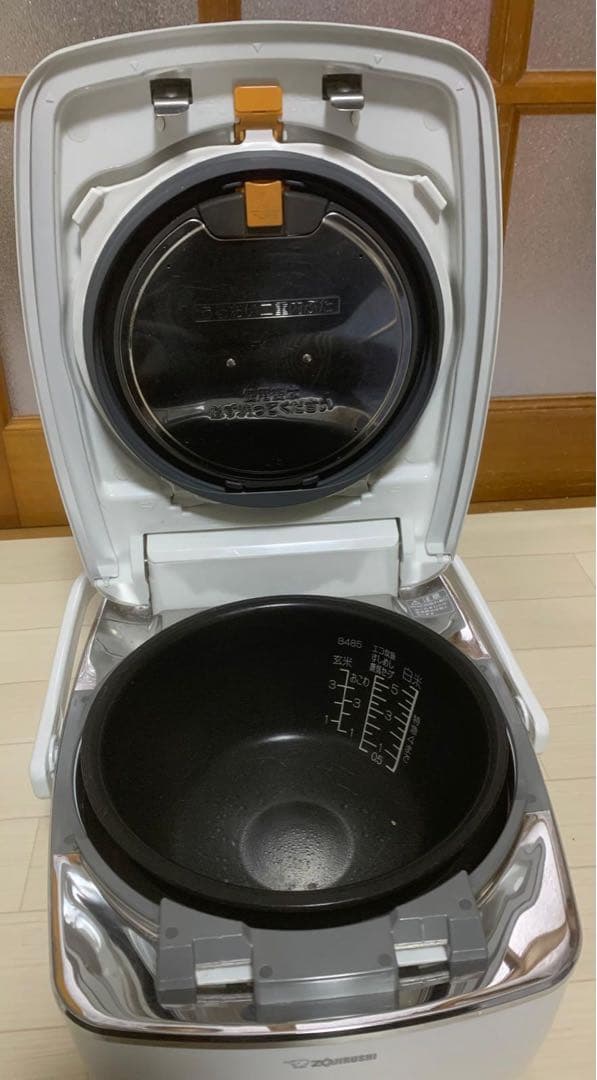 ZOJIRUSHI 象印 圧力IH炊飯器 NW-AT10（中古・良好な状態）