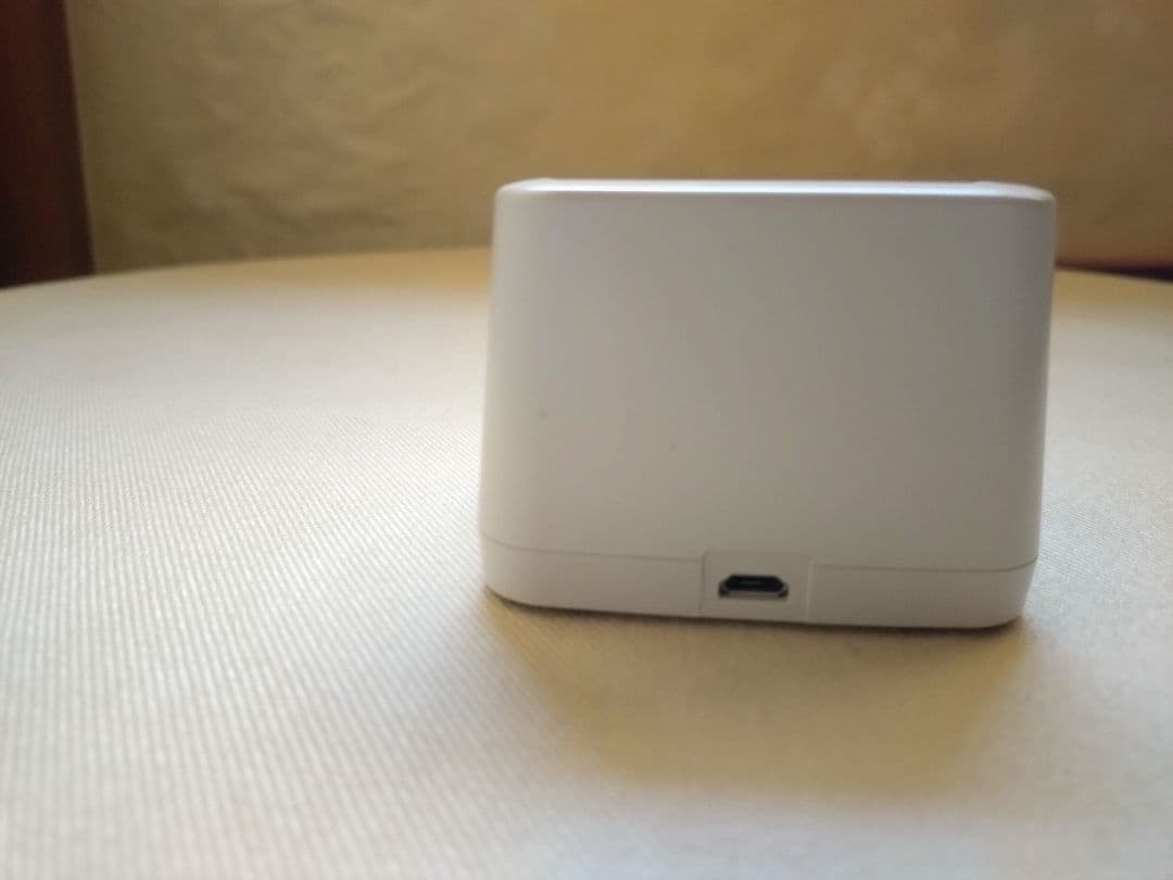 docomo らくらくホン F-01M ホワイト