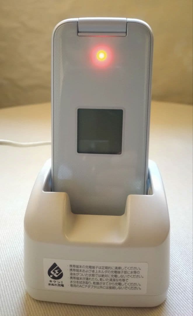 docomo らくらくホン F-01M ホワイト