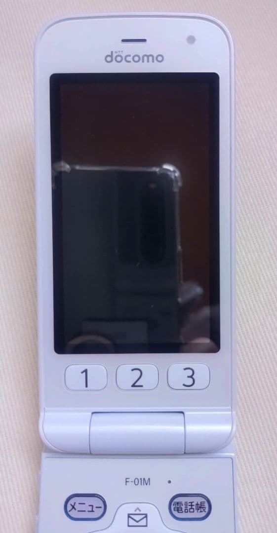 docomo らくらくホン F-01M ホワイト