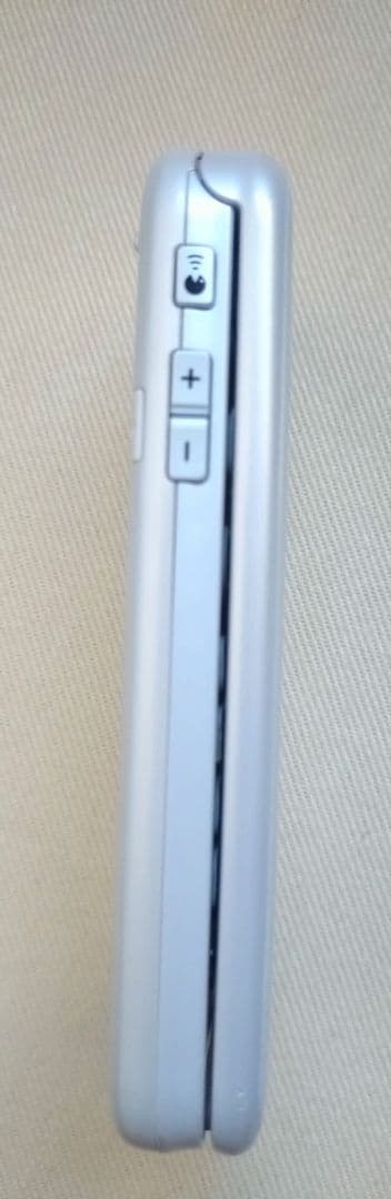 docomo らくらくホン F-01M ホワイト