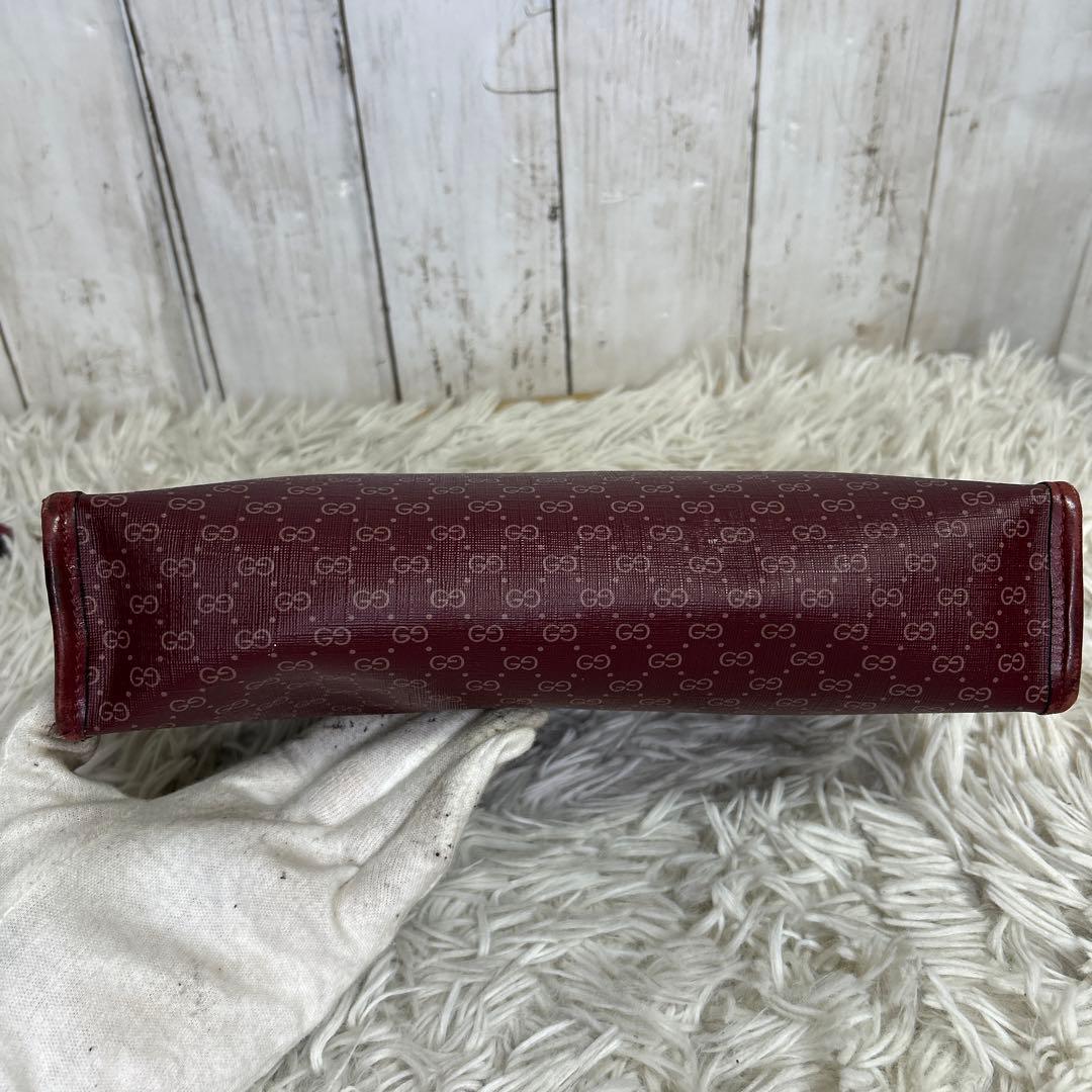 GUCCI セカンドバッグ　クラッチバッグ　レザー　ロゴ　GG 赤