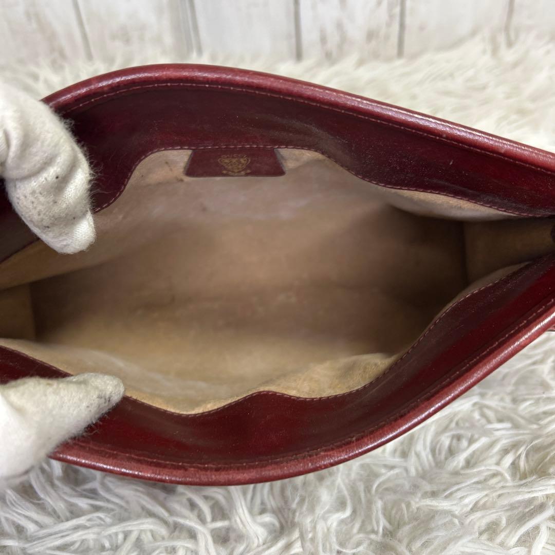 GUCCI セカンドバッグ　クラッチバッグ　レザー　ロゴ　GG 赤