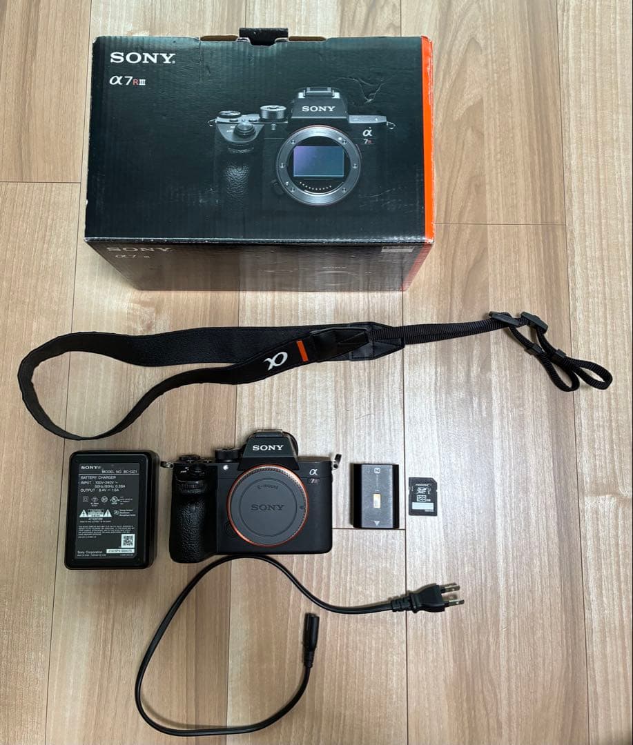 SONY α7R III ミラーレス一眼 本体　おまけに128GBメモリカード付