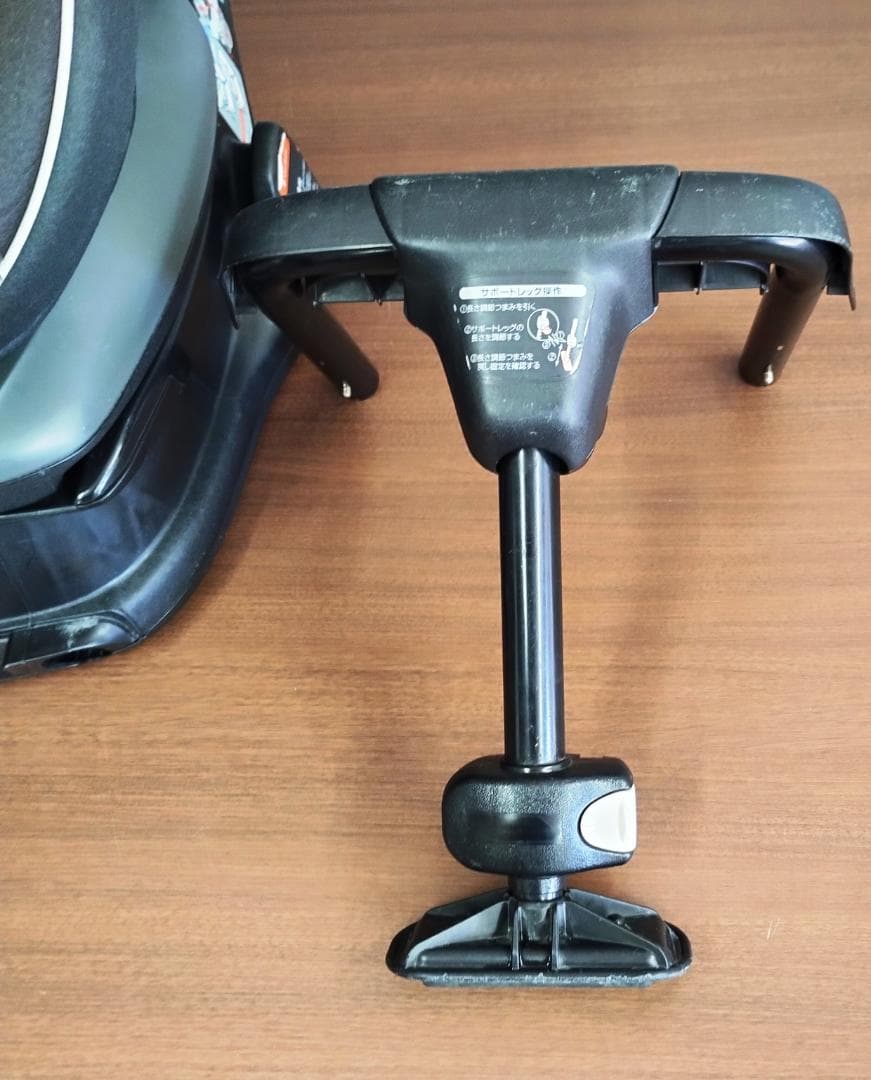 シートベルト装着式　コンビ　回転チャイルドシート ゼウスターンユーロ