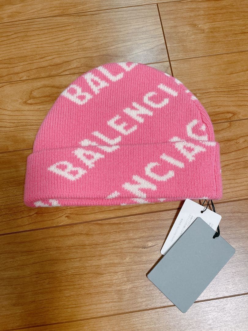 バレンシアガ　新品未使用　ビーニー ロゴ入りニット帽　ピンク　スノボにも　秋冬