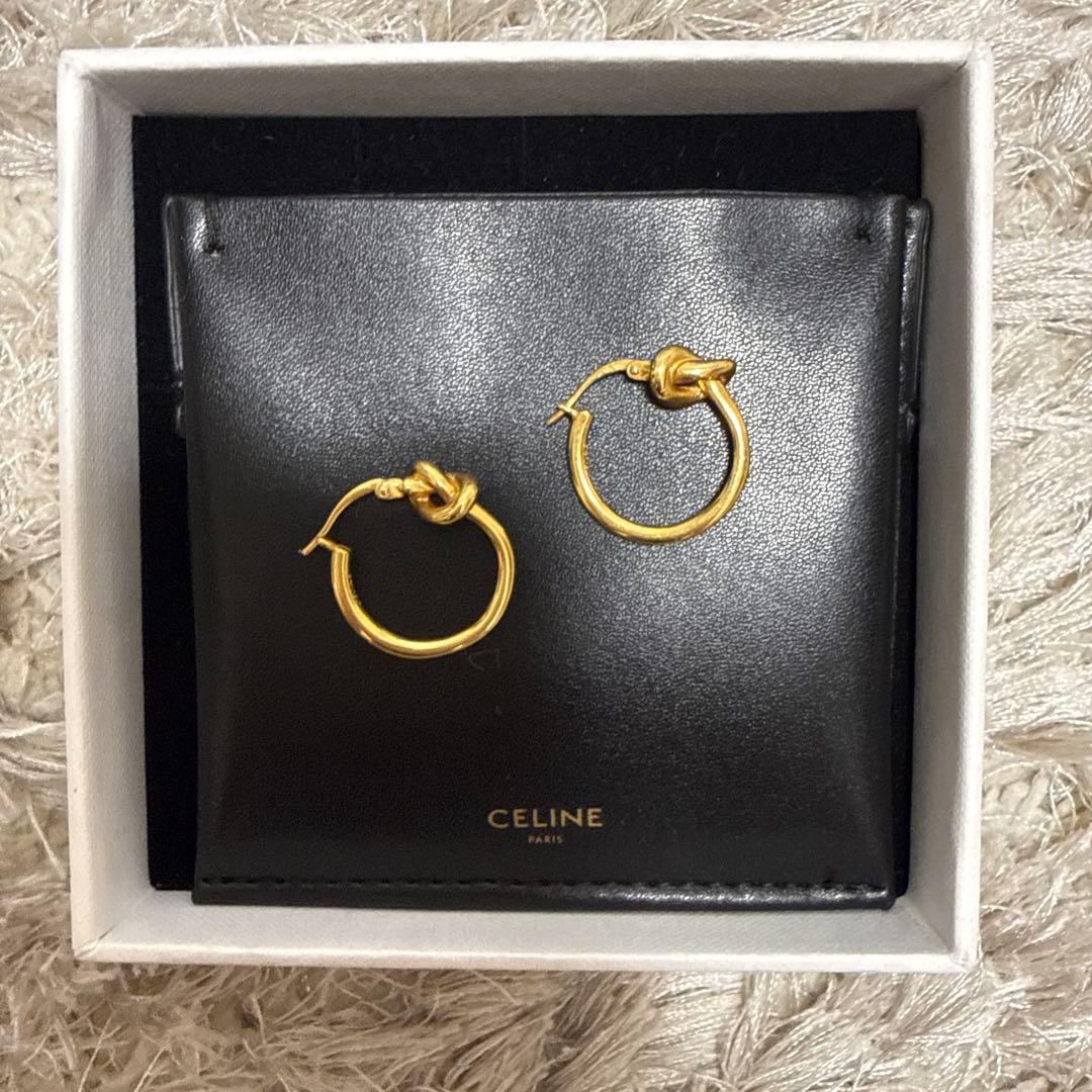 CELINE セリーヌ ノットスモールフープピアス ゴールド テテ着用