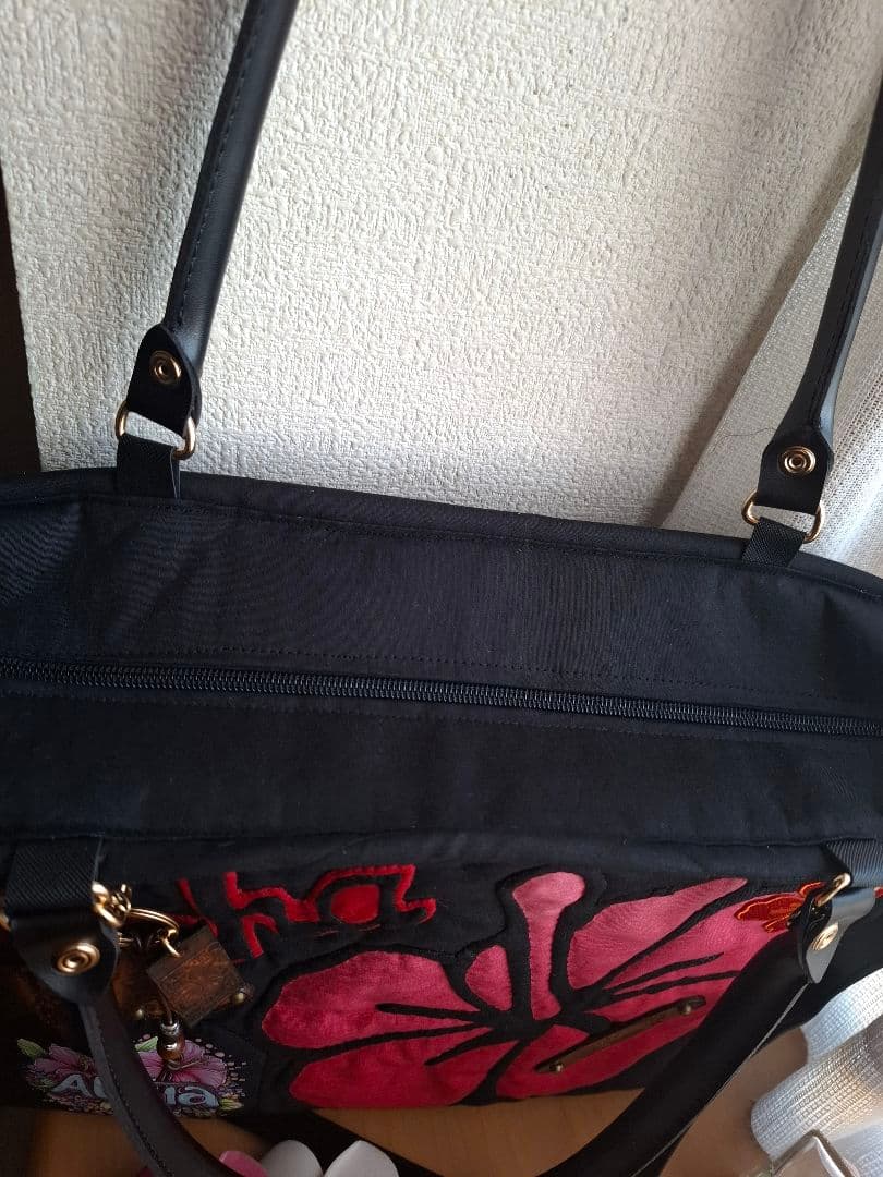 ハワイアンキルト　バッグ　ファスナー　2WAY ハイビスカス　革タグチャーム付