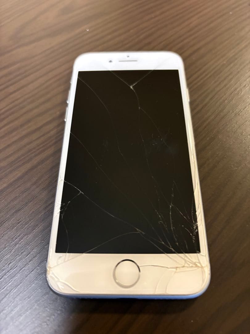 iPhone 8 画面ひび割れ 256ギガ　シルバー　SIMロック解除済