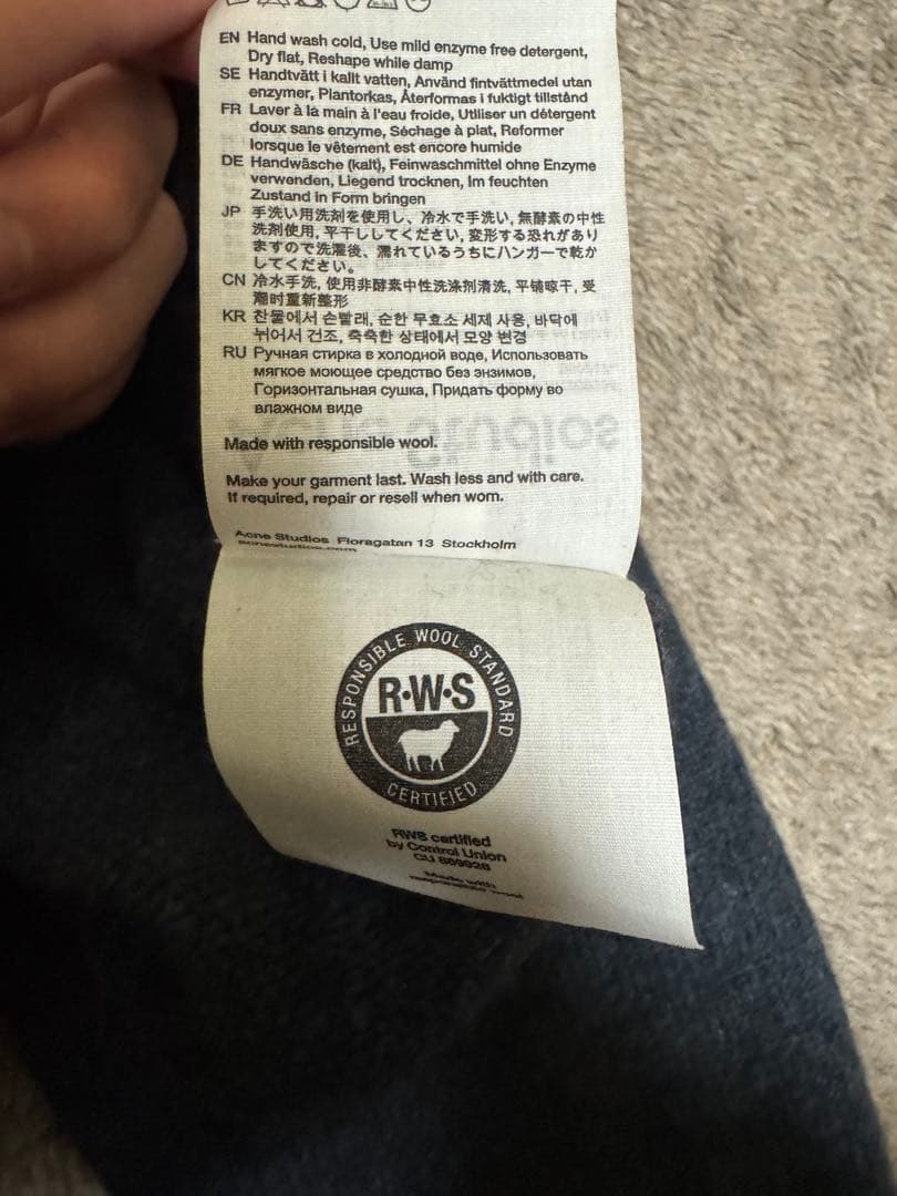 Acne Studios Vネック ニット　アクネ　カシミヤニット