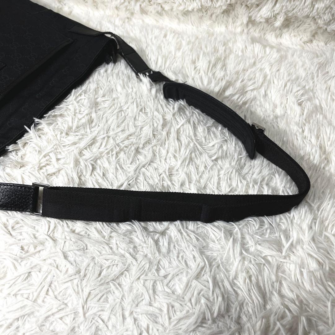 【美品】GUCCI グッチ　ショルダーバッグ　キャンバス　ブラック　黒　大容量