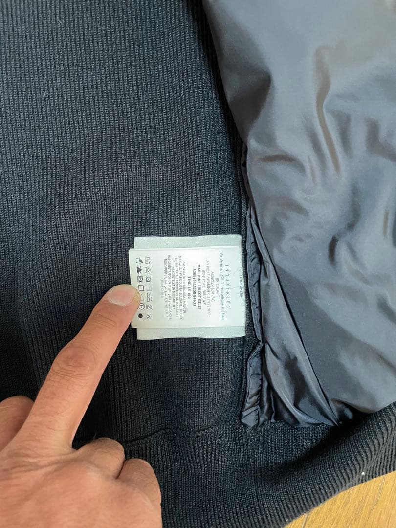 MONCLER ブラック ダウンベスト L