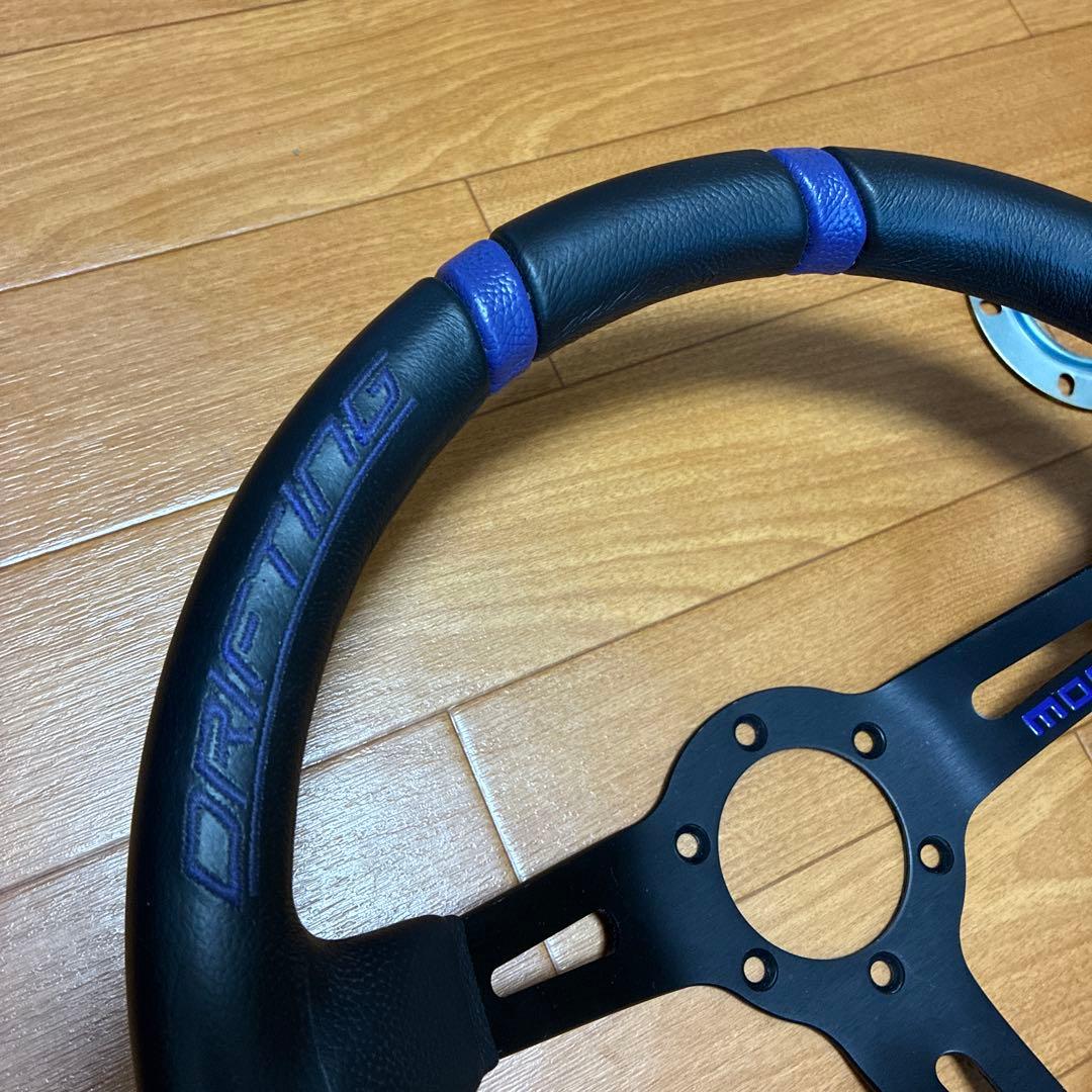 momo ステアリングホイール 黒/紫