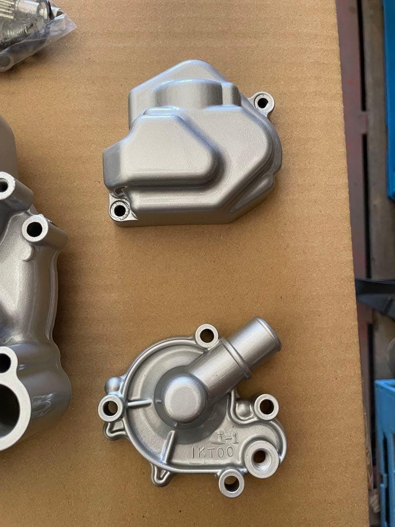 【再塗装品】r1-z クラッチカバー