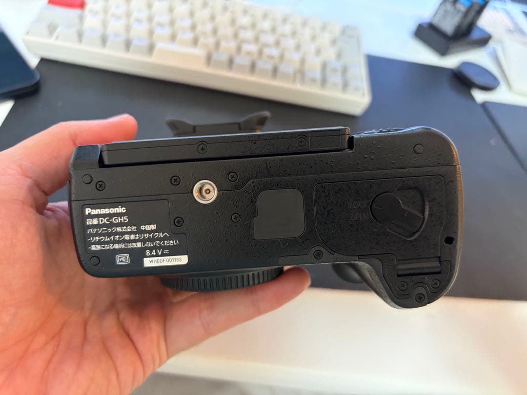 LUMIX GH5 デジタル一眼レフ　大容量電池2つ、純正1つ　128gb SD