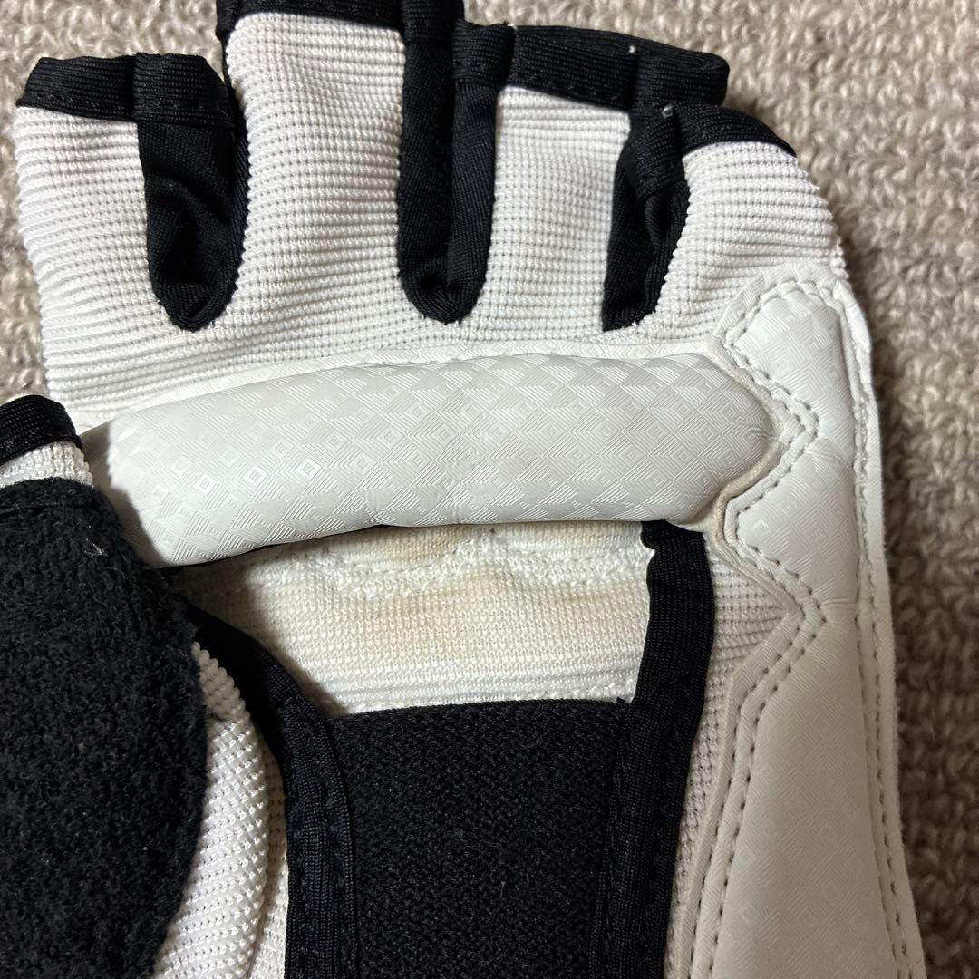 バーネススタイル　キックボクシング　LAVA 滑り止めソックス　ピラティス