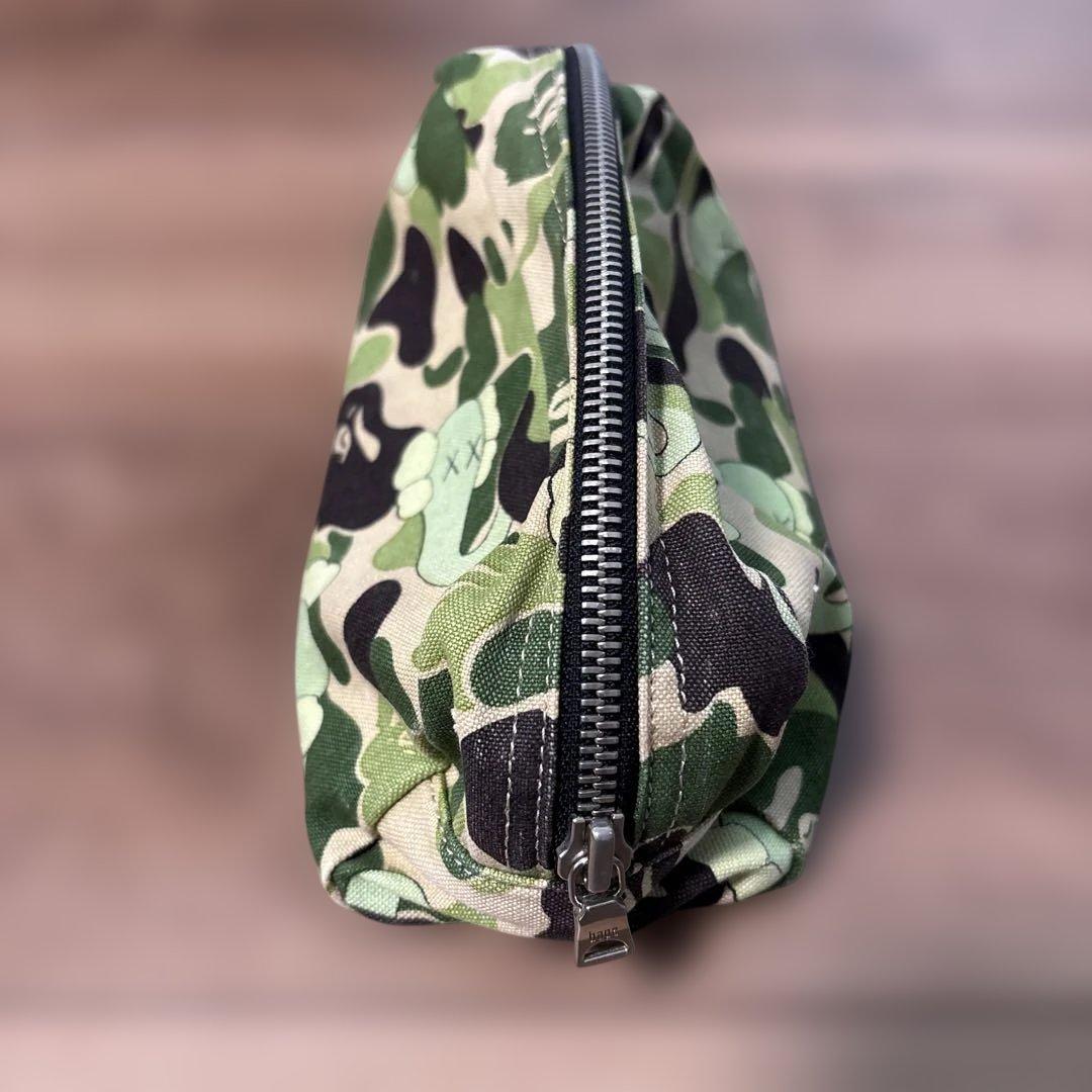 ベイシングエイプ✖️カウズカモフラ柄ポーチAPE ✖️KAWS NIGO