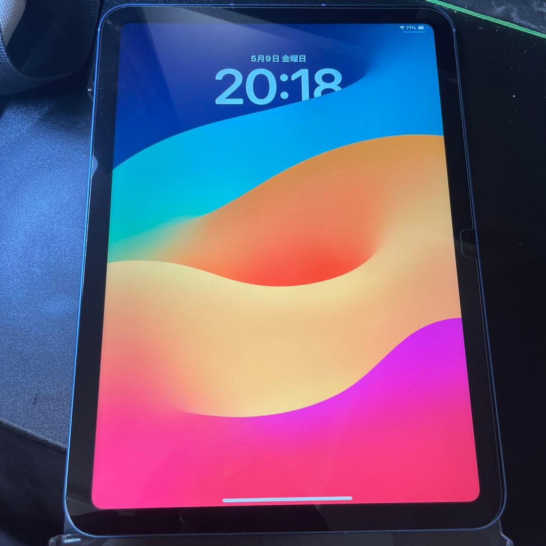 iPad第10世代本体　超美品　付属品付き　ケース付き保護シール貼ってあります