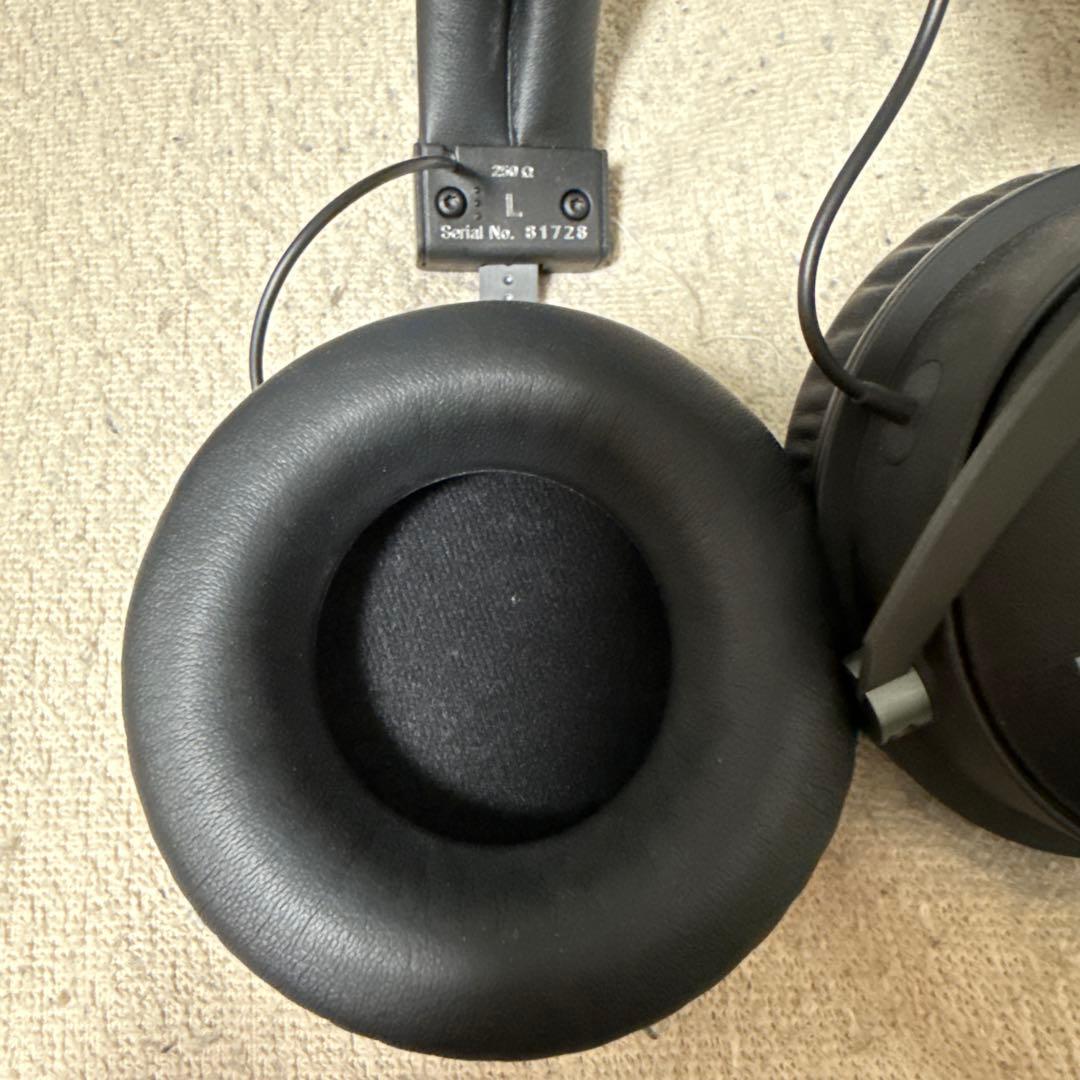 Teslaドライバー搭載密閉型モニターヘッドホン DT 1770 PRO