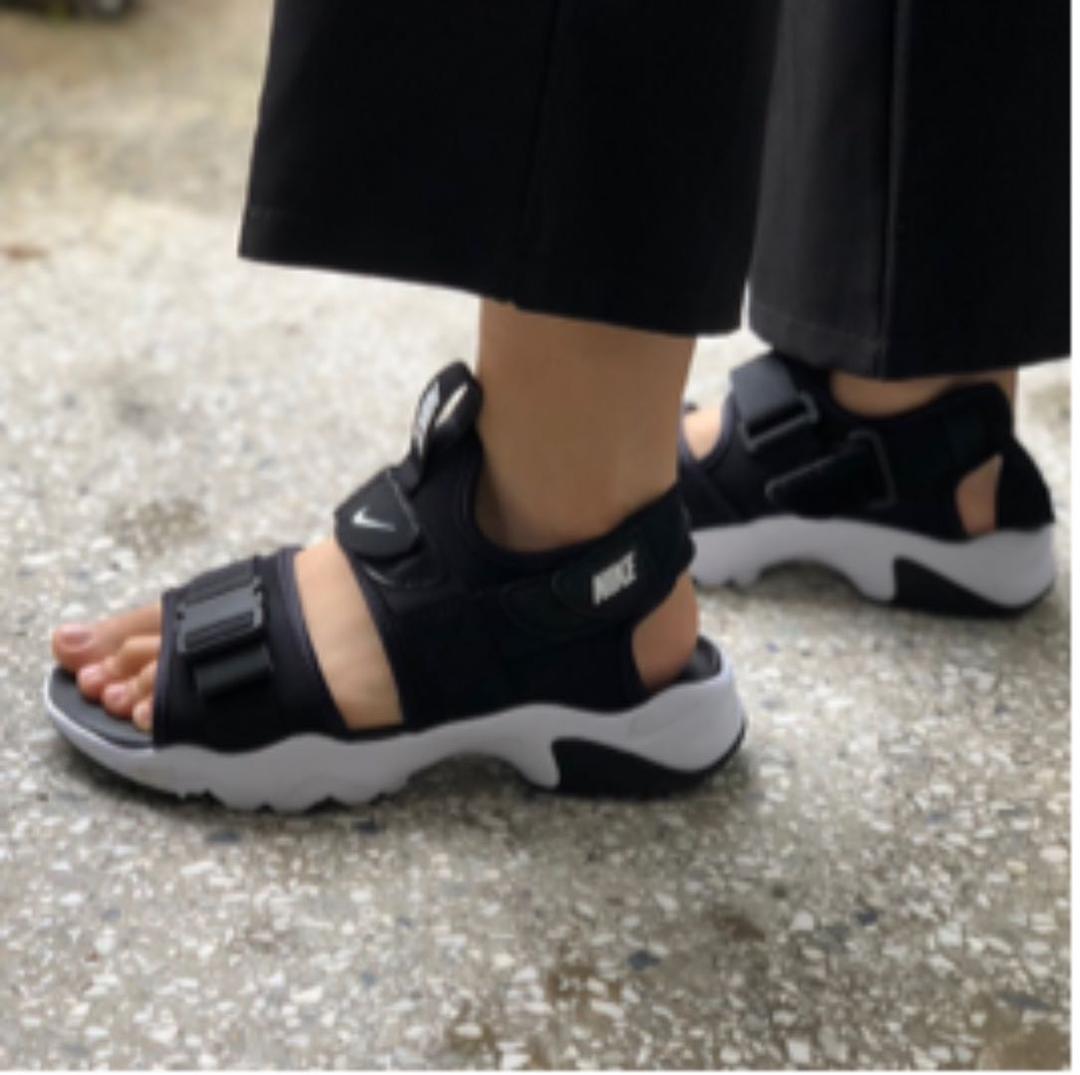 NIKE ナイキ　キャニオン　新品未使用　タグ付き