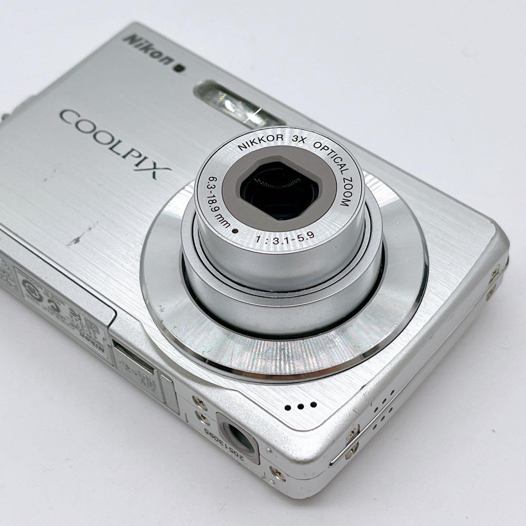 COOLPIX S200 箱あり シルバー 動作品 オールド コンデジ カメラ