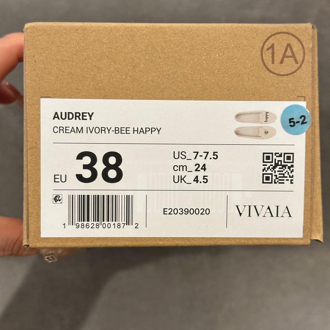 【新品未使用】VIVAIA[Audrey]ラウンドトゥ アニマル刺繍 ローファー