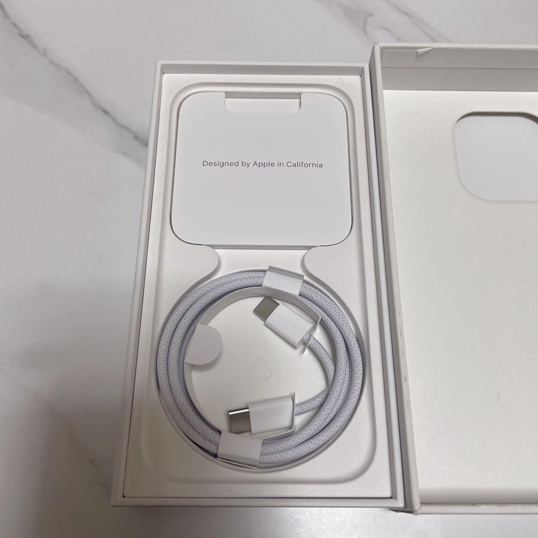 新品交換品 iPhone 15 Pro 256GB ホワイトチタニウム