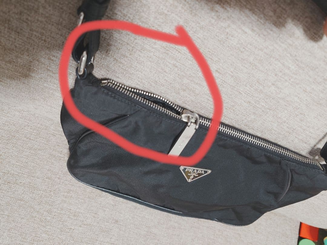 PRADA プラダ　ショルダーバッグ　三角プレート　 ビンテージ