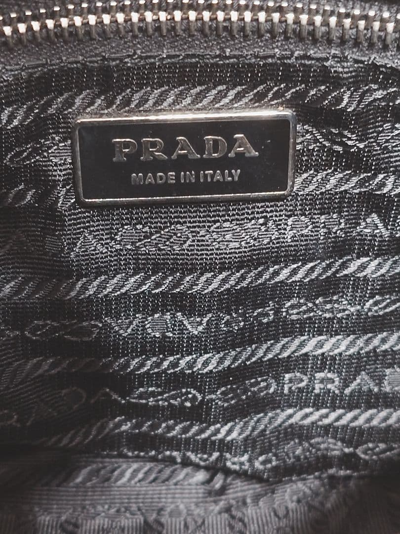 PRADA プラダ　ショルダーバッグ　三角プレート　 ビンテージ