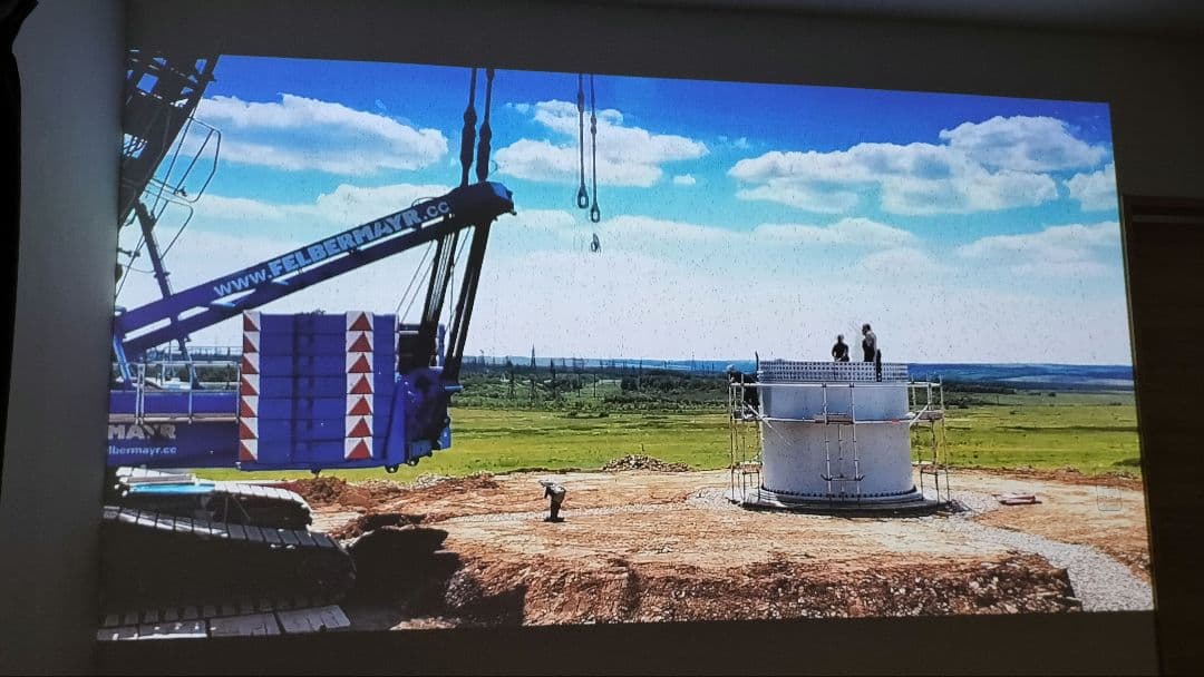 Anker Nebula Cosmos　プロジェクター