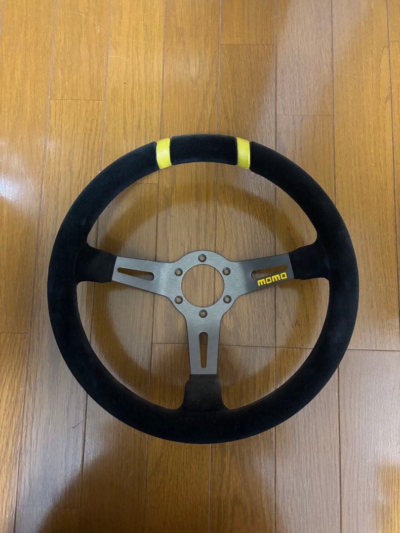 momo スエード ステアリングホイール