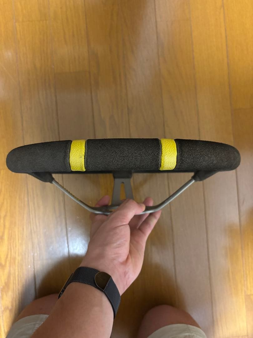 momo スエード ステアリングホイール