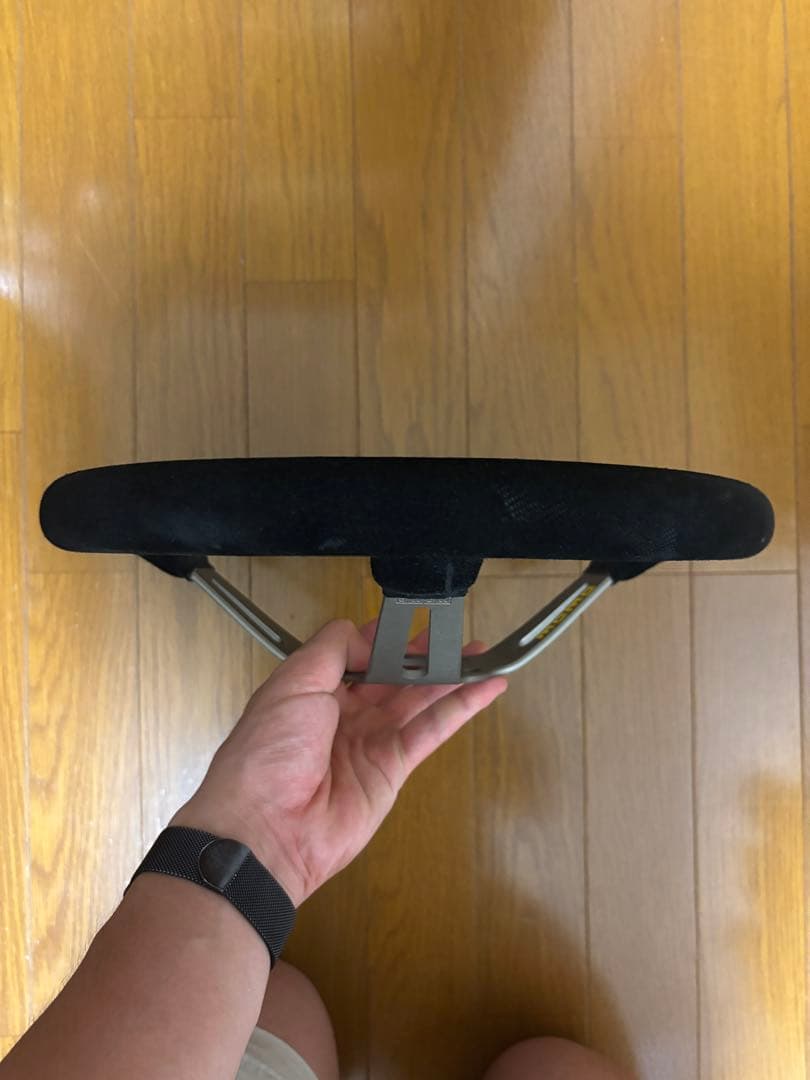 momo スエード ステアリングホイール