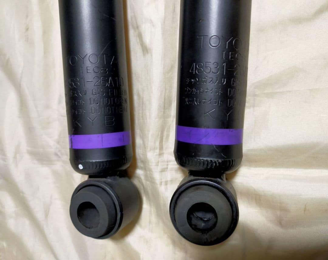 【新車外し】200系 ハイエース 純正 リヤ ショックアブソーバー 『KYB』