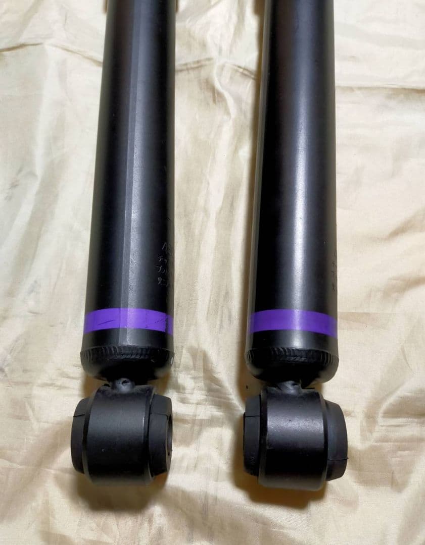 【新車外し】200系 ハイエース 純正 リヤ ショックアブソーバー 『KYB』