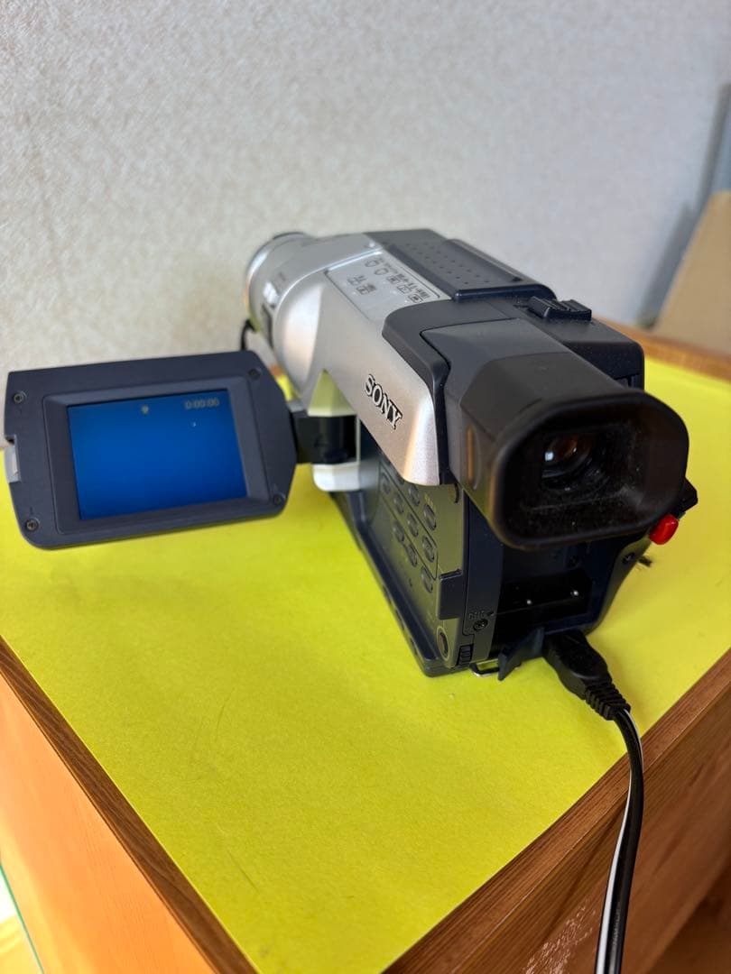 ビデオカメラ SonyHandycamCCDTRV106NTSC
