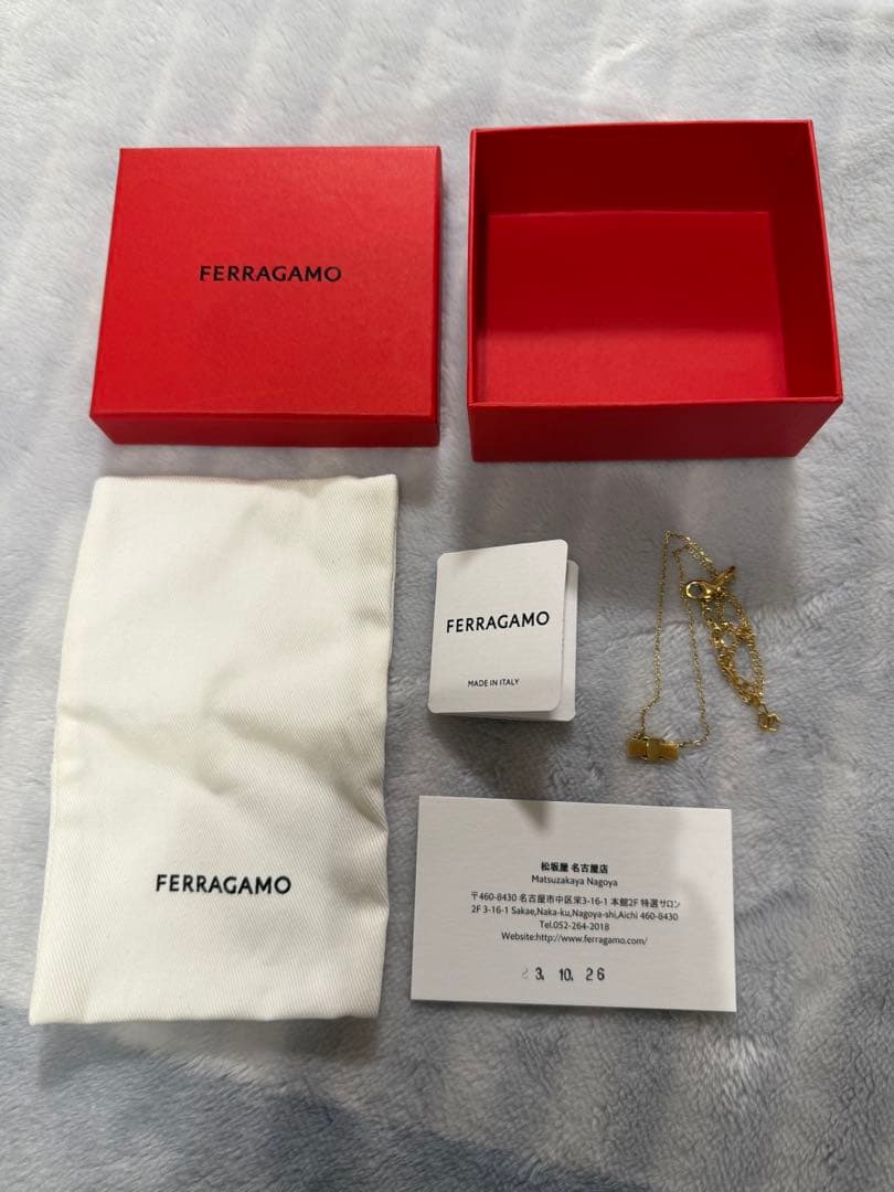 m*e様 FERRAGAMO ヴィラ・リボン