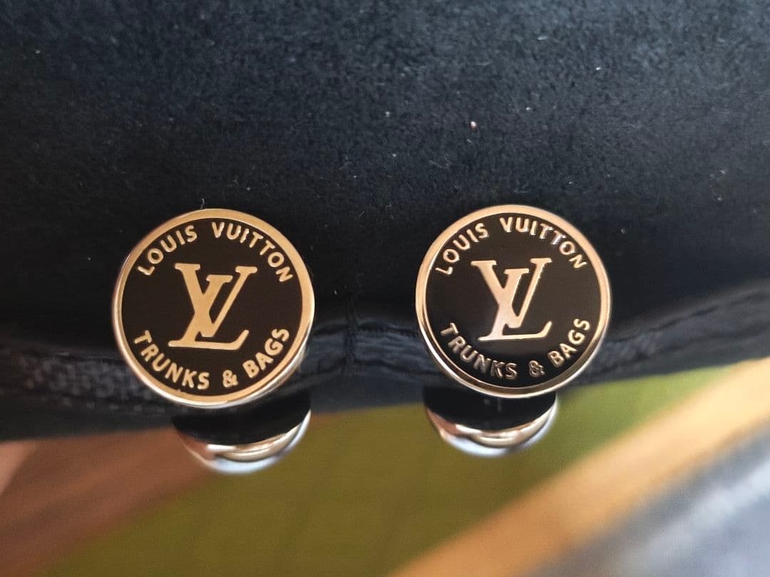 ルイヴィトン カフス LVアワード