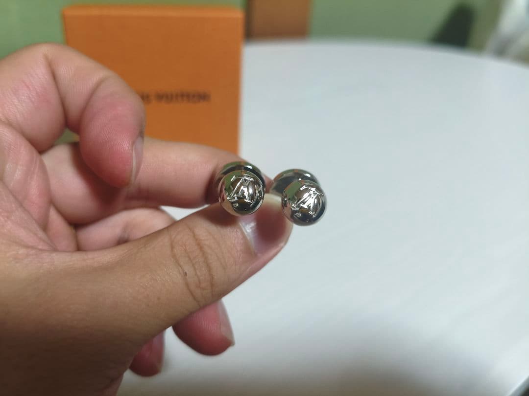 ルイヴィトン カフス LVアワード