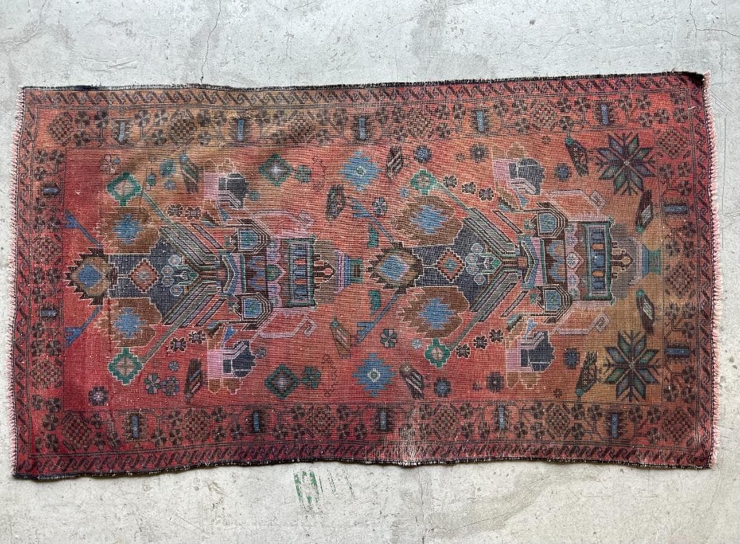 【Vintage rug】アフガニスタン産｜189 × 107cm｜バルーチ族