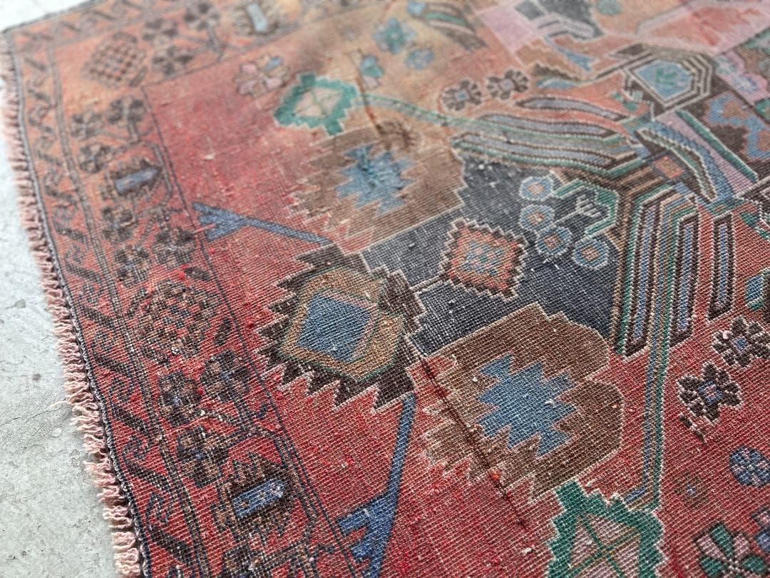 【Vintage rug】アフガニスタン産｜189 × 107cm｜バルーチ族