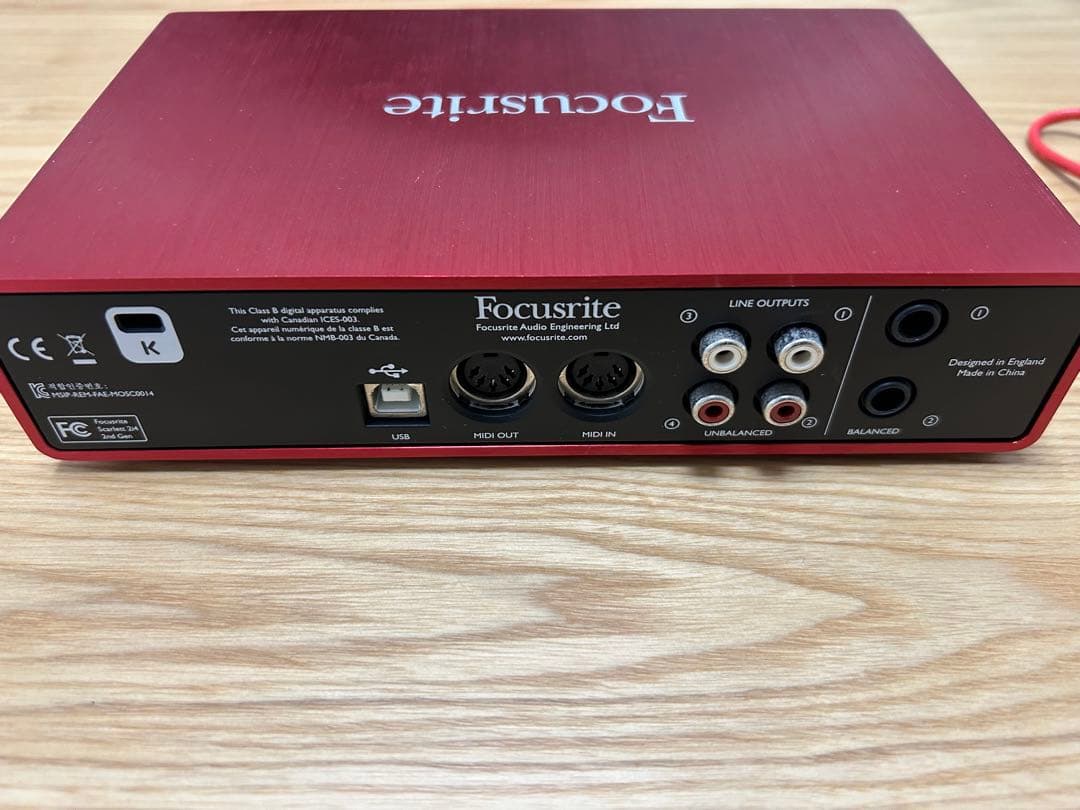 Focusrite Scarlett 2i4 USBオーディオインターフェイス