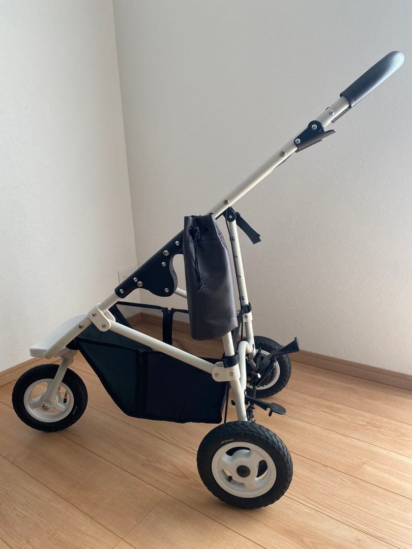 り*う様 【美品】エアバギー ホワイト AIRBUGGY フレームのみ　ペットカ