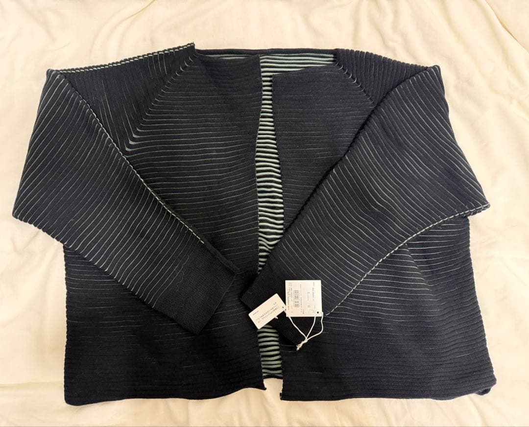 【新品タグ付】ISSEY MIYAKEイッセイミヤケ サークルニットカーディガン